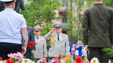 С лозунгами и «фаллическим» эксцессом николаевцы возложили цветы в честь Дня победы (ФОТО) | Корабелов.ИНФО