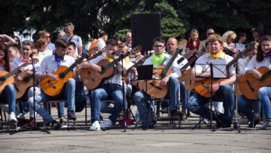 200 гитаристов в Николаеве исполнили гимн Европы (Видео) | Корабелов.ИНФО image 1