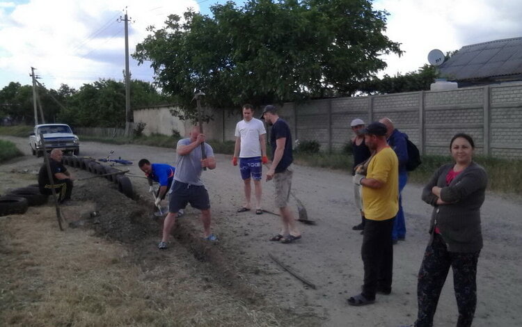 Самі організувалися та зайнялися благоустроєм території Корабельного району місцеві мешканці | Корабелов.ИНФО image 1