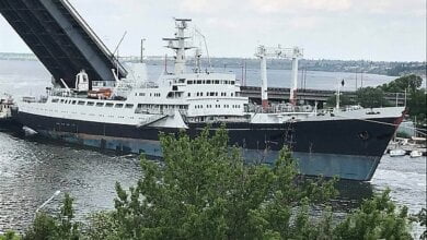 В Николаеве судно повредило антенну при проходе под разведенным Ингульским мостом | Корабелов.ИНФО image 1