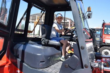 Мультяшный патруль, возможность порулить, фокусы и дискотека: дети побывали в гостях у портовиков в Корабельном районе | Корабелов.ИНФО image 27