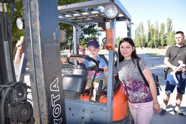 Мультяшный патруль, возможность порулить, фокусы и дискотека: дети побывали в гостях у портовиков в Корабельном районе | Корабелов.ИНФО image 25