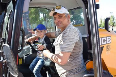 Мультяшный патруль, возможность порулить, фокусы и дискотека: дети побывали в гостях у портовиков в Корабельном районе | Корабелов.ИНФО image 10