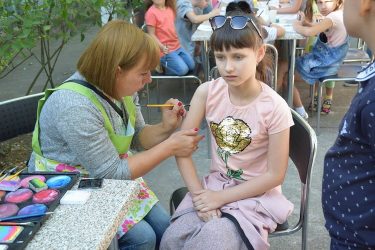 Мультяшный патруль, возможность порулить, фокусы и дискотека: дети побывали в гостях у портовиков в Корабельном районе | Корабелов.ИНФО image 9