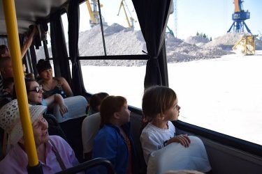 Мультяшный патруль, возможность порулить, фокусы и дискотека: дети побывали в гостях у портовиков в Корабельном районе | Корабелов.ИНФО image 5