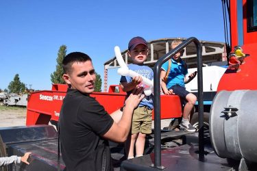 Мультяшный патруль, возможность порулить, фокусы и дискотека: дети побывали в гостях у портовиков в Корабельном районе | Корабелов.ИНФО image 3