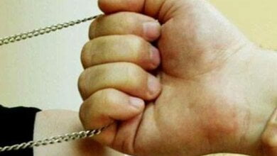 Один держал, второй снимал украшения... Женщину в Николаеве ограбили, только она вышла из "маршрутки" на пр. Богоявленском | Корабелов.ИНФО