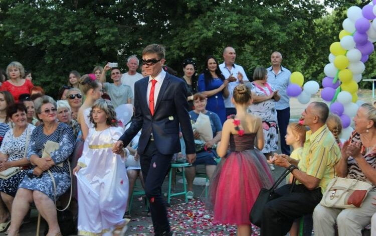 "Це свято повинне запам'ятатися на все життя". Випускникі школи № 29 попрощалися з дитинством (ФОТО) | Корабелов.ИНФО image 2