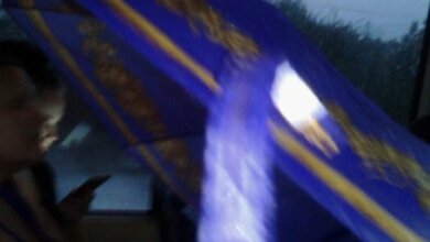 В Николаевских маршрутках во время дождя пассажиры ездят с зонтами: текут крыши | Корабелов.ИНФО