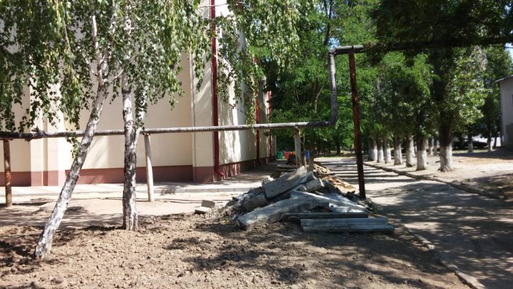 на территории школы № 54