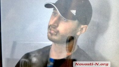 Николаевский рецидивист Богомятков, ранее порезавший себе шею и руки в суде, на этот раз зашил свой рот | Корабелов.ИНФО image 1