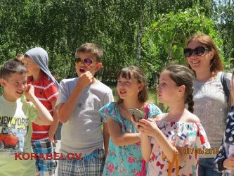 Рожевий слон і динозавр, морозиво і безліч розваг: у Корабельному районі відсвяткували День захисту дітей | Корабелов.ИНФО image 43