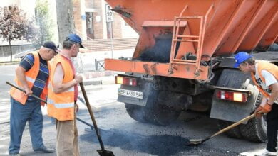 Директор КП «ЭЛУ автодорог» Горбенко заявила, что дороги латают всего "на год" | Корабелов.ИНФО image 2