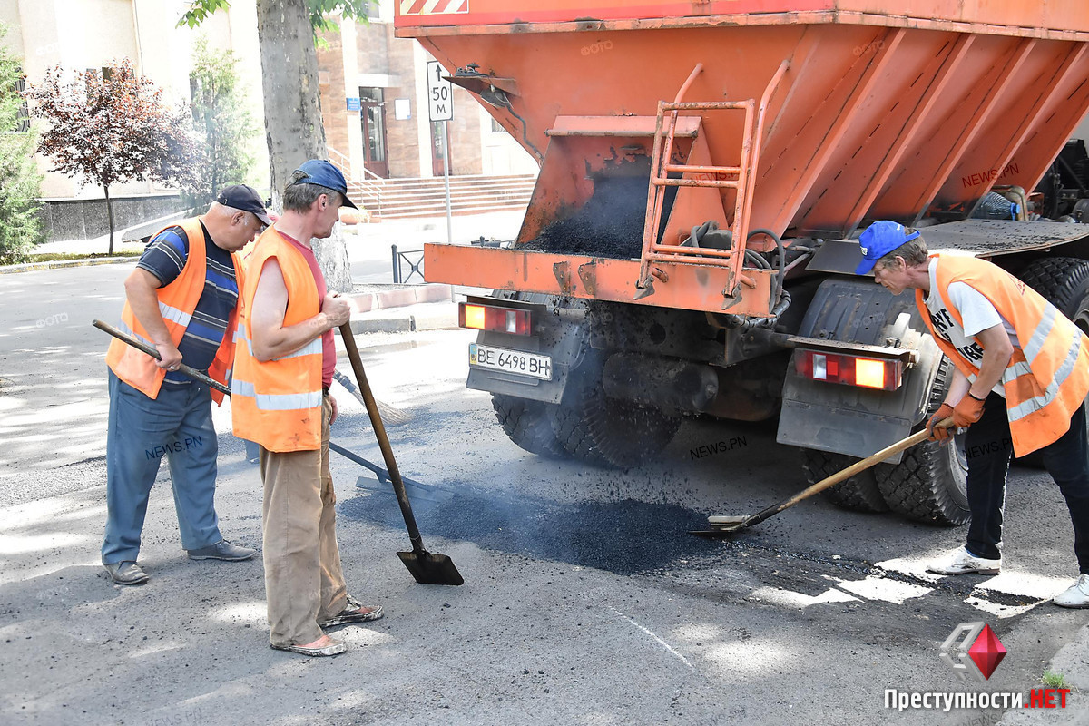 латание дорог в Николаеве