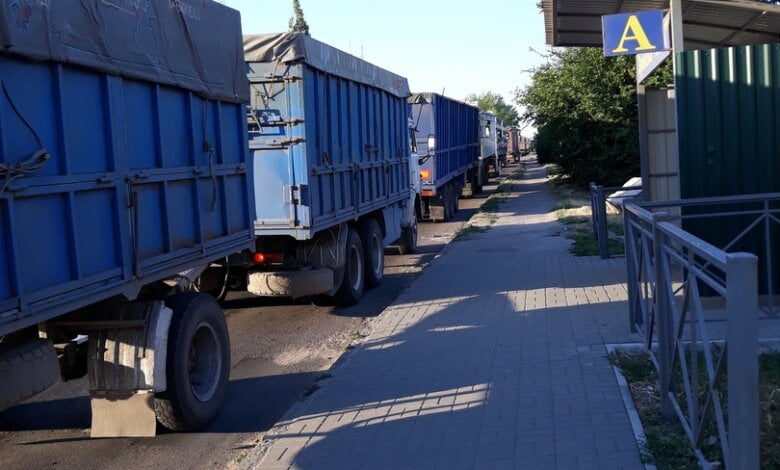 "Уроды": Корабельный район снова оккупируют "фуры" | Корабелов.ИНФО