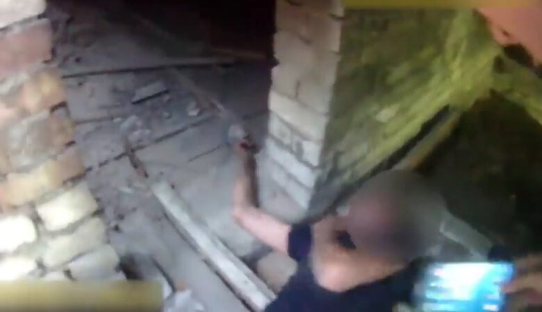 Парень хрипел, его лицо начало синеть... Патрульные помешали 23-летнему николаевцу свести счеты с жизнью (ВИДЕО) | Корабелов.ИНФО