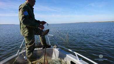 Рибалки-браконьєри орудують поблизу Руської коси, села Галіцинове та в Миколаєві | Корабелов.ИНФО