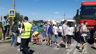 Николаевцы из-за проблем с общественным транспортом на час перекрыли киевскую трассу (ВИДЕО) | Корабелов.ИНФО