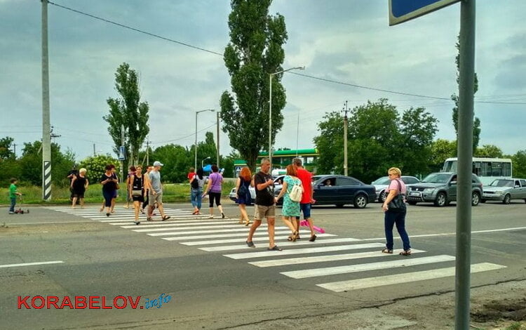 Перекрыли дорогу: жителям Корабельного района, оплатившим электричество, всё же отключили свет (ВИДЕО) | Корабелов.ИНФО