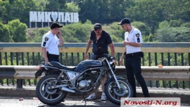 Из-за ям на Ингульском мосту в Николаеве пострадал мотоциклист | Корабелов.ИНФО image 6