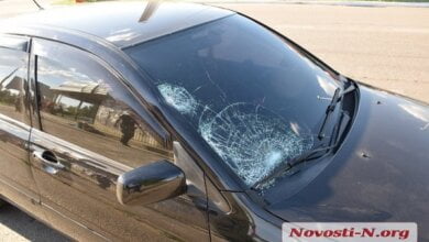 В Николаеве «Мицубиси» сбил женщину на пешеходном переходе — пострадавшую в тяжелом состоянии забрали в БСМП | Корабелов.ИНФО image 4