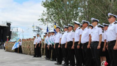 Марш военных, выставка техники и полевая кухня - николаевцы отметили День ВМС Украины | Корабелов.ИНФО image 2