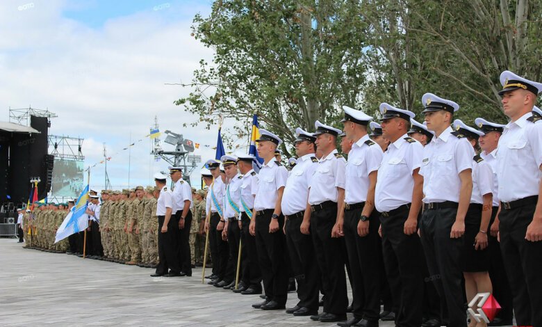 Марш военных, выставка техники и полевая кухня - николаевцы отметили День ВМС Украины | Корабелов.ИНФО image 2
