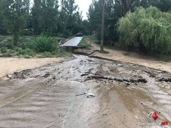 Последствия урагана в Корабельном районе: асфальт сошел вместе с ливнем, пропал свет, пляж пострадал от "водопада"... | Корабелов.ИНФО image 2