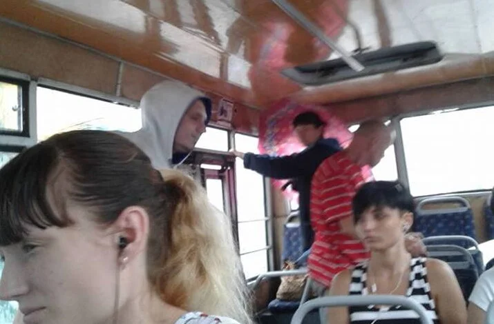 "Цены подняли, а сервис ужасный", - жители Николаева продолжают ездить в "маршрутках" с протекающими крышами | Корабелов.ИНФО image 3