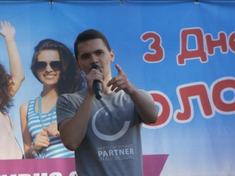 Яркий концерт, чествование спортсменов, призы и веселье: в Корабельном отметили День молодежи (ФОТО, ВИДЕО) | Корабелов.ИНФО image 23