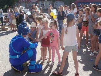 Яркий концерт, чествование спортсменов, призы и веселье: в Корабельном отметили День молодежи (ФОТО, ВИДЕО) | Корабелов.ИНФО image 21