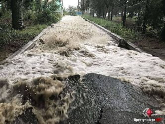 Последствия урагана в Корабельном районе: асфальт сошел вместе с ливнем, пропал свет, пляж пострадал от "водопада"... | Корабелов.ИНФО image 7
