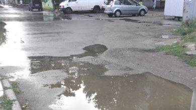 "Где забота о безопасности детей?" - житель Корабельного пожаловался на плохо обустроенный вход на территорию школы | Корабелов.ИНФО image 1