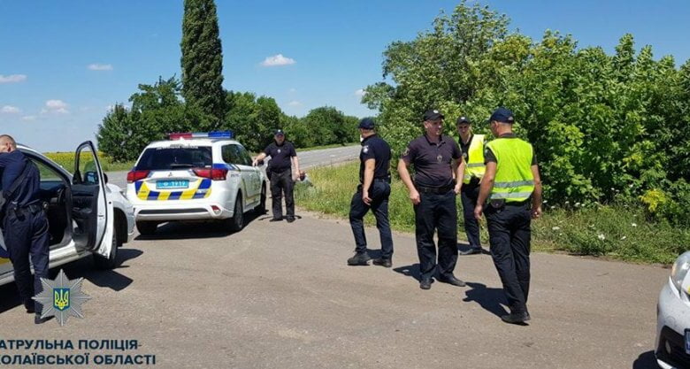 На Николаевщине патрульные после погони задержали угонщиков на краденом автомобиле | Корабелов.ИНФО image 1