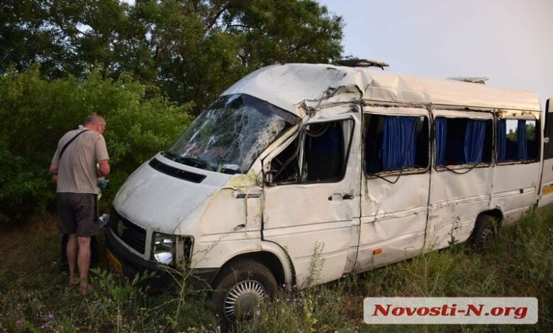 "Маршрутка" из Николаева разбилась на трассе — у водителя был приступ эпилепсии | Корабелов.ИНФО