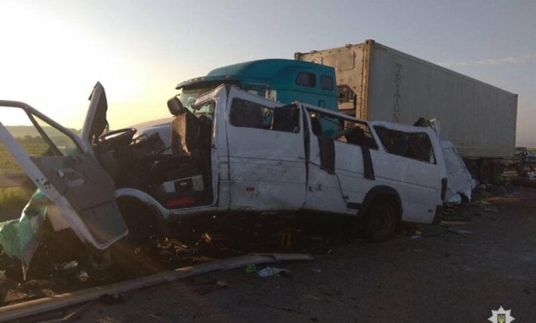 "Бесплатная поездка с вознаграждением в 40$": как собирались пассажиры, попавшие в смертельное ДТП на Николаевщине | Корабелов.ИНФО