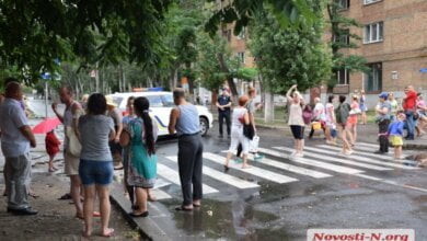 "Я поеду домой, возьму 50 тыс. грн. и отвезу их в облэнерго", - пообещал Сенкевич жителям, бастующим из-за отключения света | Корабелов.ИНФО