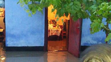 Со двора жилого дома в Корабельном районе МЧС откачивали дождевую воду | Корабелов.ИНФО image 1