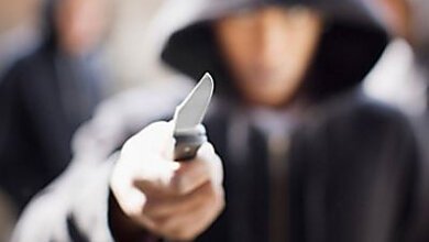 Пьяный мужчина в Николаеве побил стекла машин, а выйдя из отдела полиции, еще и порезал ножом прохожего | Корабелов.ИНФО