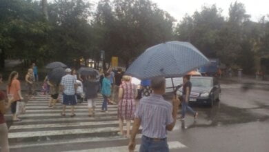 В третий раз за день: жители общежитий в Корабельном районе снова перекрыли проспект Богоявленский (ВИДЕО) | Корабелов.ИНФО image 2