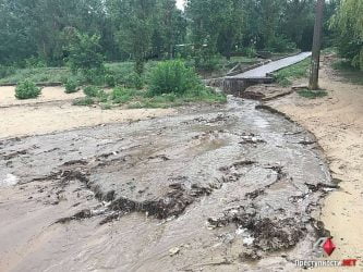 Последствия урагана в Корабельном районе: асфальт сошел вместе с ливнем, пропал свет, пляж пострадал от "водопада"... | Корабелов.ИНФО image 5