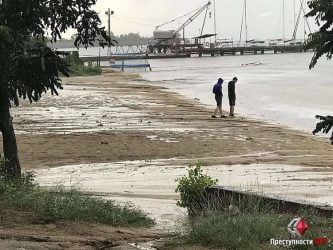 Последствия урагана в Корабельном районе: асфальт сошел вместе с ливнем, пропал свет, пляж пострадал от "водопада"... | Корабелов.ИНФО image 1