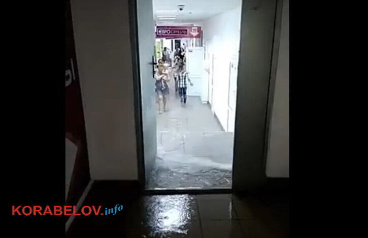 Потоп и обвал потолка в супермаркете - лишь часть последствий непогоды в Корабельном районе (ВИДЕО) | Корабелов.ИНФО