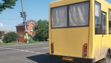 "Хотелось бы знать, кто эти тазики пускает возить людей?" - жительница Корабельного района об опасной поездке в "маршрутке" | Корабелов.ИНФО