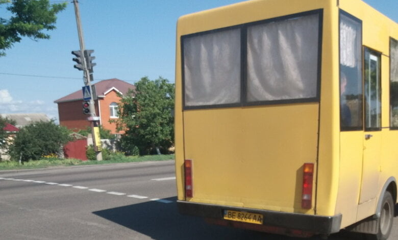 "Хотелось бы знать, кто эти тазики пускает возить людей?" - жительница Корабельного района об опасной поездке в "маршрутке" | Корабелов.ИНФО