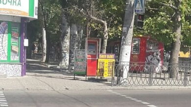 «Снова нарушают», - житель Корабельного района просит убрать рекламные конструкции с тротуара на проспекте | Корабелов.ИНФО