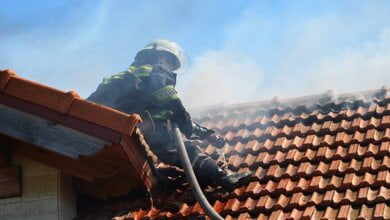 «Неосторожность при курении», - в Корабельном районе пожарные ликвидировали пожар крыши жилого дома | Корабелов.ИНФО image 8