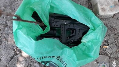 «К счастью, никто не пострадал», - в Николаевской области пьяный мужчина стрелял из автомата по заборам односельчан | Корабелов.ИНФО image 1