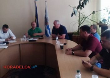 "Не волнуйтесь": депутаты встретились с ЖЭКовцами Корабельного района, массово получившими уведомления об увольнении | Корабелов.ИНФО image 6