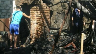 В Корабельном районе загорелся туалет — пожар перекинулся на жилой дом | Корабелов.ИНФО image 2